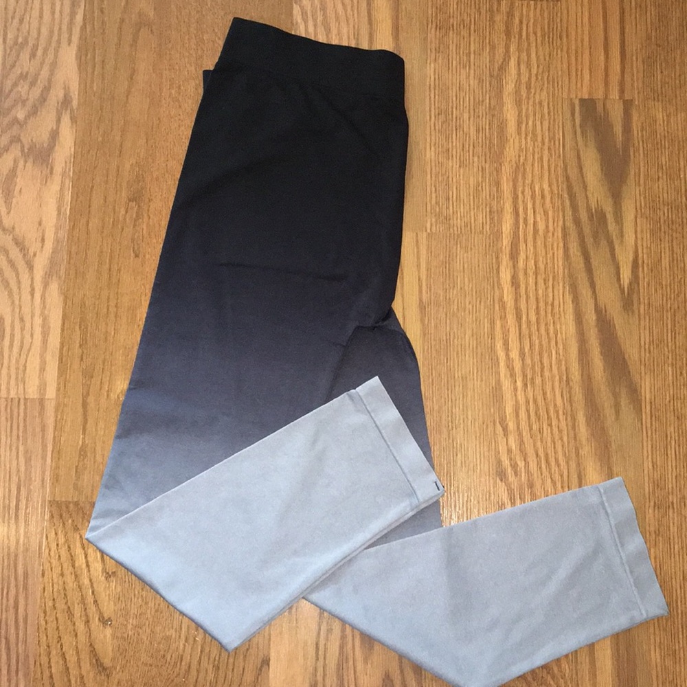🌺last pair🌺Comfy ombre leggings - Picture 2 of 2